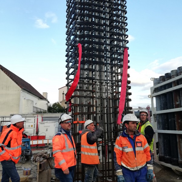 Six workers working on the Grand Paris Express project